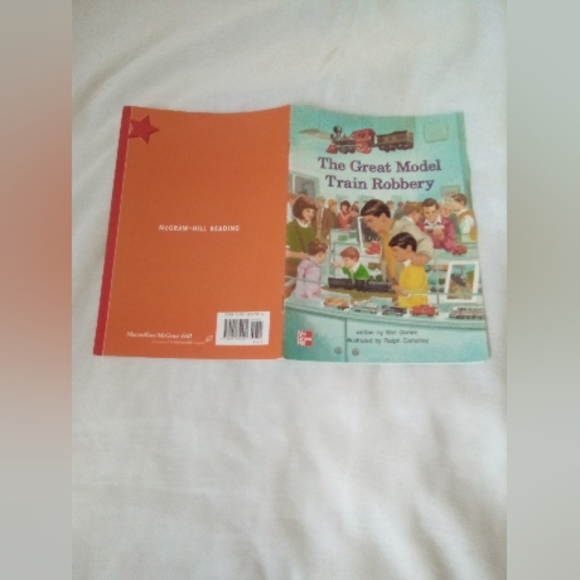 Book: Fiction / Childrens - Picture 3 of 5